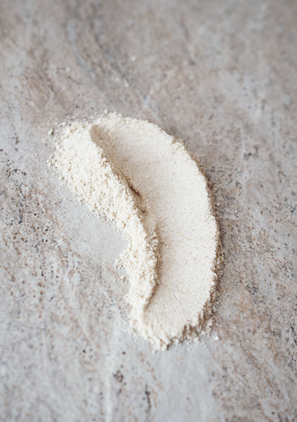 Use Niki Newd® Betaglucan Mask as a calming weekly ritual — an oatmeal mask for sensitive skin recovery.