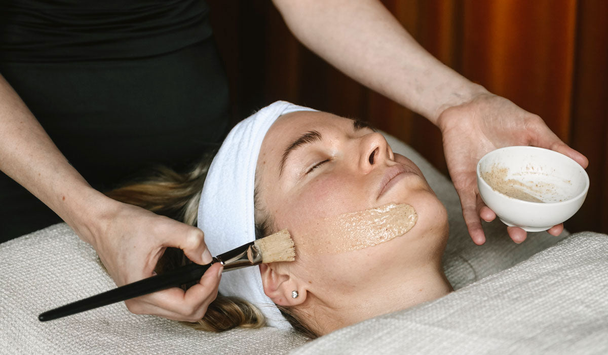 Natural facial at Niki Newd® Beauty Studio in Helsinki – the perfect treatment to prepare your skin before wedding makeup.