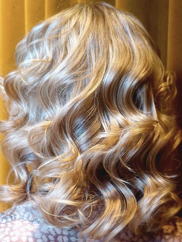 Glamorous waves by Hair Studio Niki Newd® — full, bouncy waves for a timeless and sophisticated look.