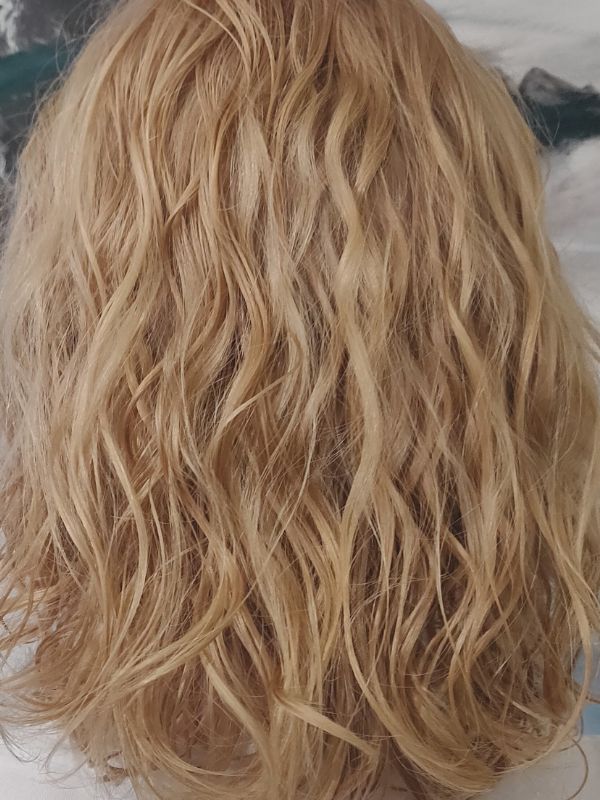 Loosely waved perm created by Hair Studio Niki Newd® — gentle, natural-looking curls adding volume and effortless movement to the hair.