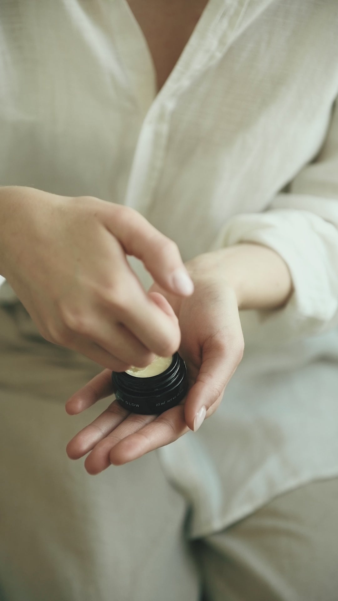 Nightly care with Niki Newd® Skin Glow — soothing night cream for dry skin and atopic skin conditions.