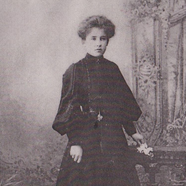 The origin of Niki Newd: A historical portrait of Kirsi Kaukonen's great-great-grandmother, whose four-generation family face mask recipe inspired fresh, waterless natural cosmetics brand.