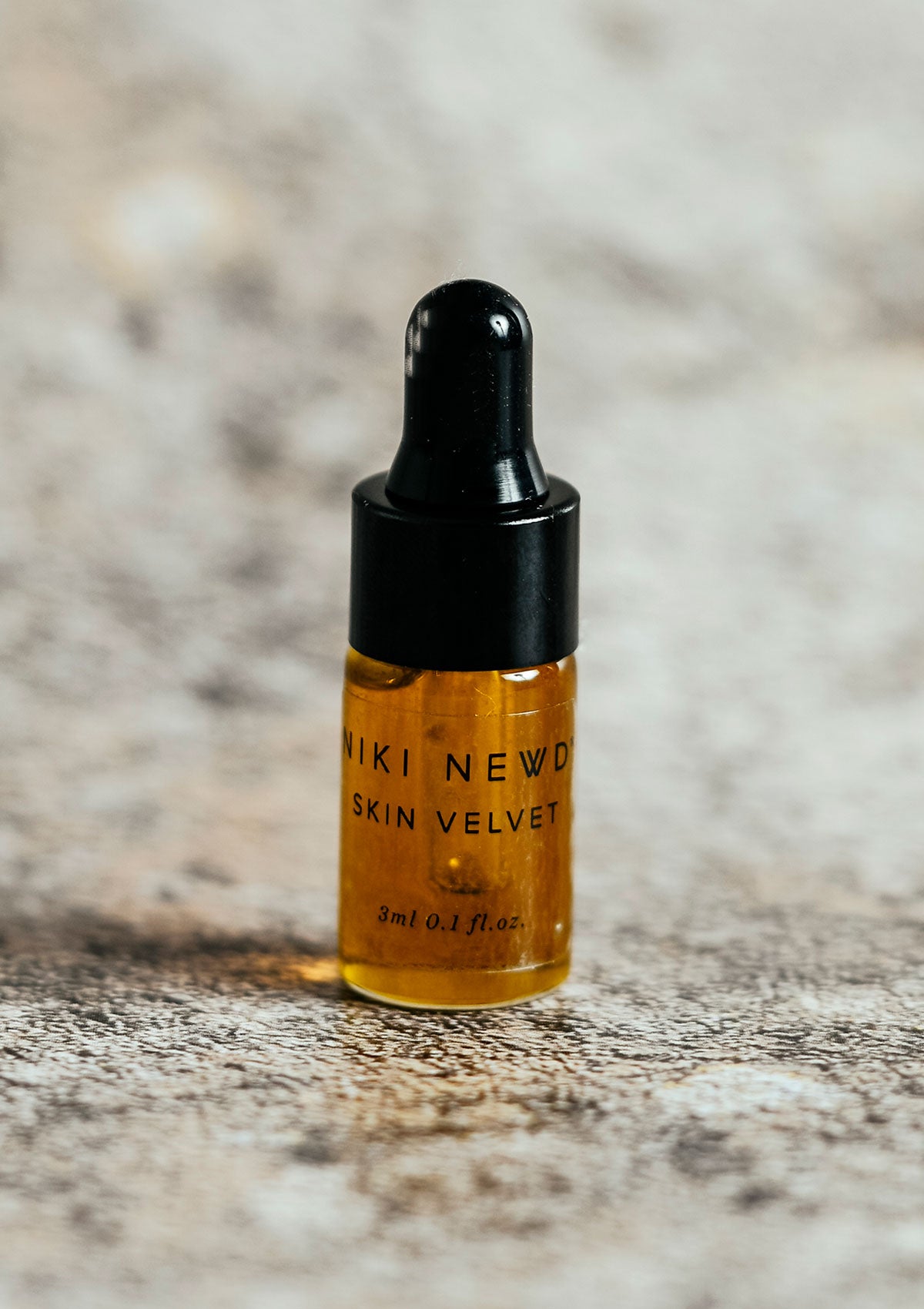Niki Newd® Skin Velvet oil serum tester