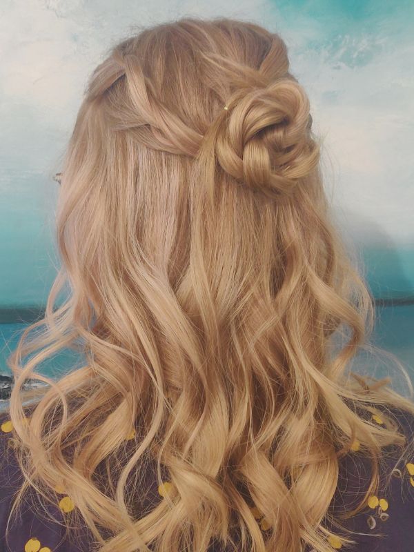 Party hairstyle for medium hair by Hair Studio Niki Newd® — soft waves with playful volume for a lively celebration style.