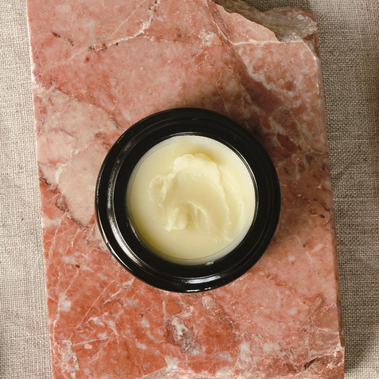 Niki Newd Skin Butter ravitseva antioksidanttivoide kasvoille ja silmänympärysiholle – erityisesti kuivalle, herkälle ja ikääntyvälle iholle.