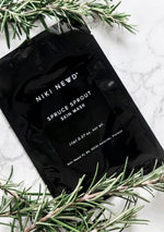 Niki Newd® Spruce Sprout Skin Mask – orgaaninen puhdistava kasvonaamio rasvoittuvalle ja epätasapainoiselle iholle, joka auttaa palauttamaan ihon tasapainon.