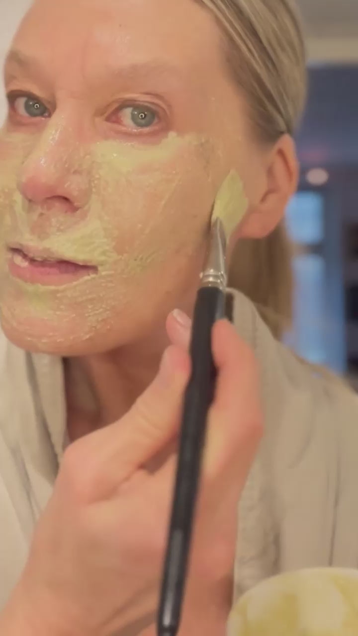 Niki Newd Spruce Sprout Skin Mask applied to the face to refresh and balance oily, blemish-prone skin.