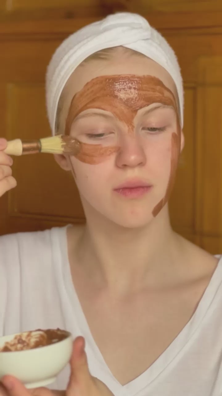 Niki Newd Cocoa Skin Mask leaves skin looking more radiant, smooth and deeply nourished.
